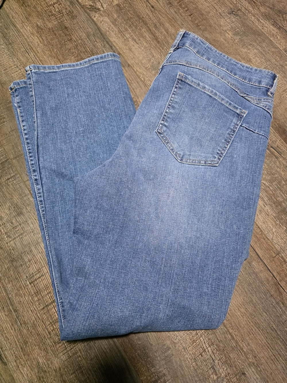 Classic Women's Light Blue Stretch Jeans